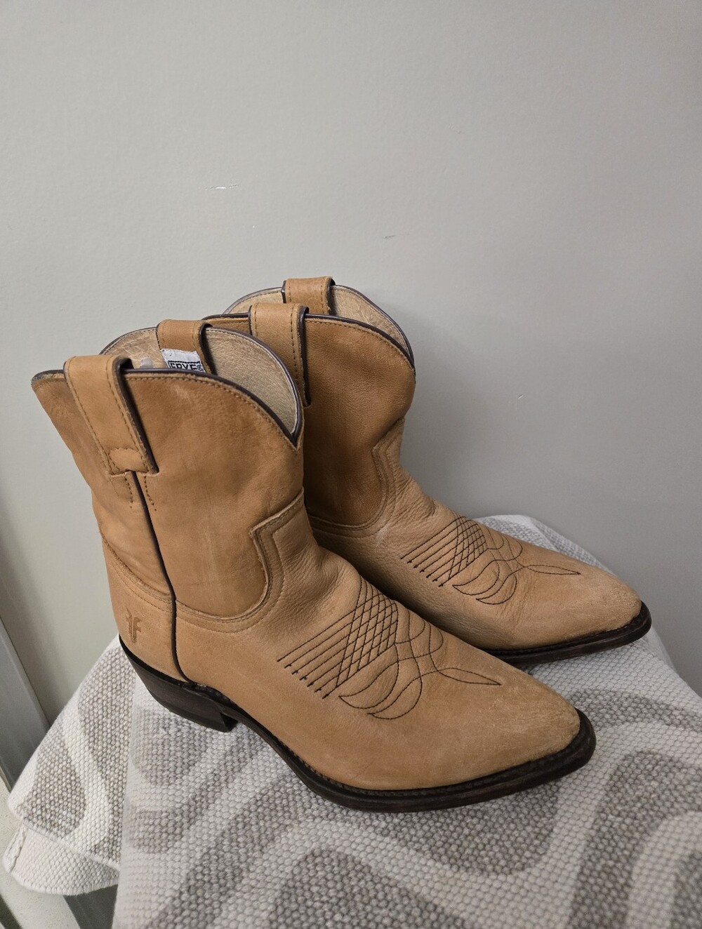 Frye Tan Leather Western Pull-On Cowboy Boots for Women